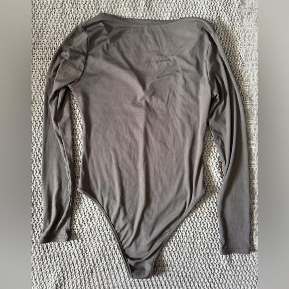 Gray Fitted Ribbed Long Sleeve Bodysuit - Picture 3 of 4